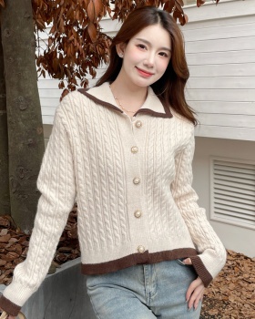 Fashion loose retro cardigan wears outside lapel coat