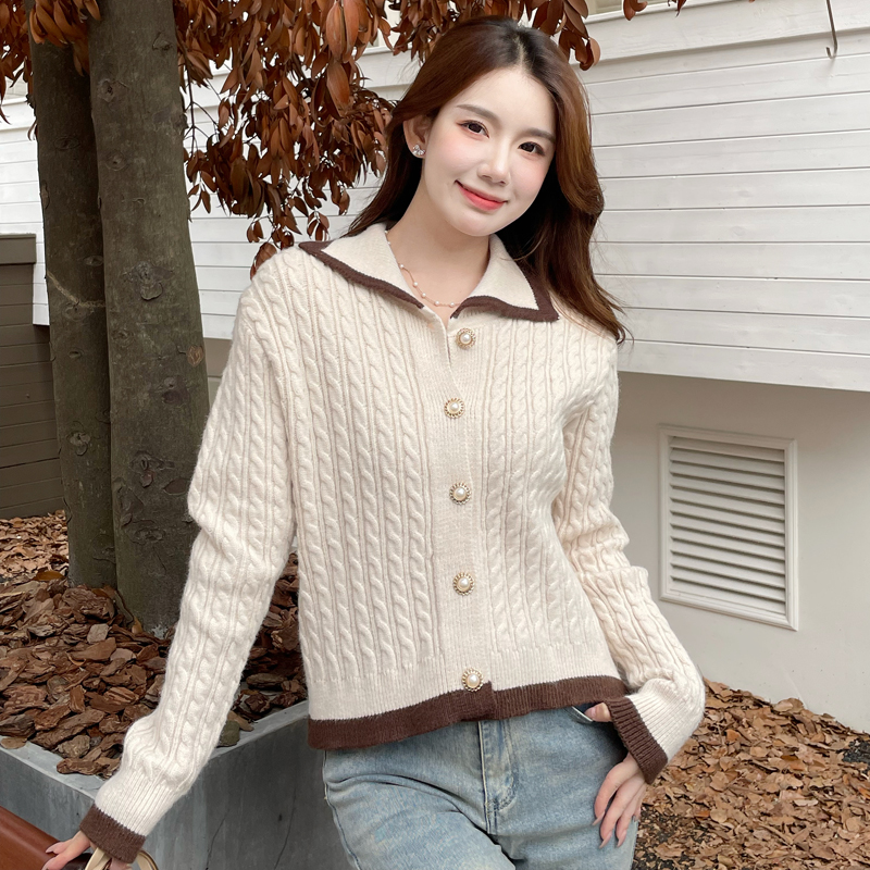 Fashion loose retro cardigan wears outside lapel coat