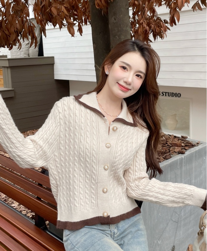 Fashion loose retro cardigan wears outside lapel coat