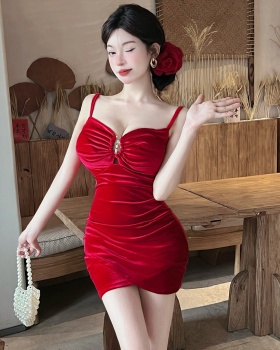 Low-cut strapless golden velvet short bottoming dress