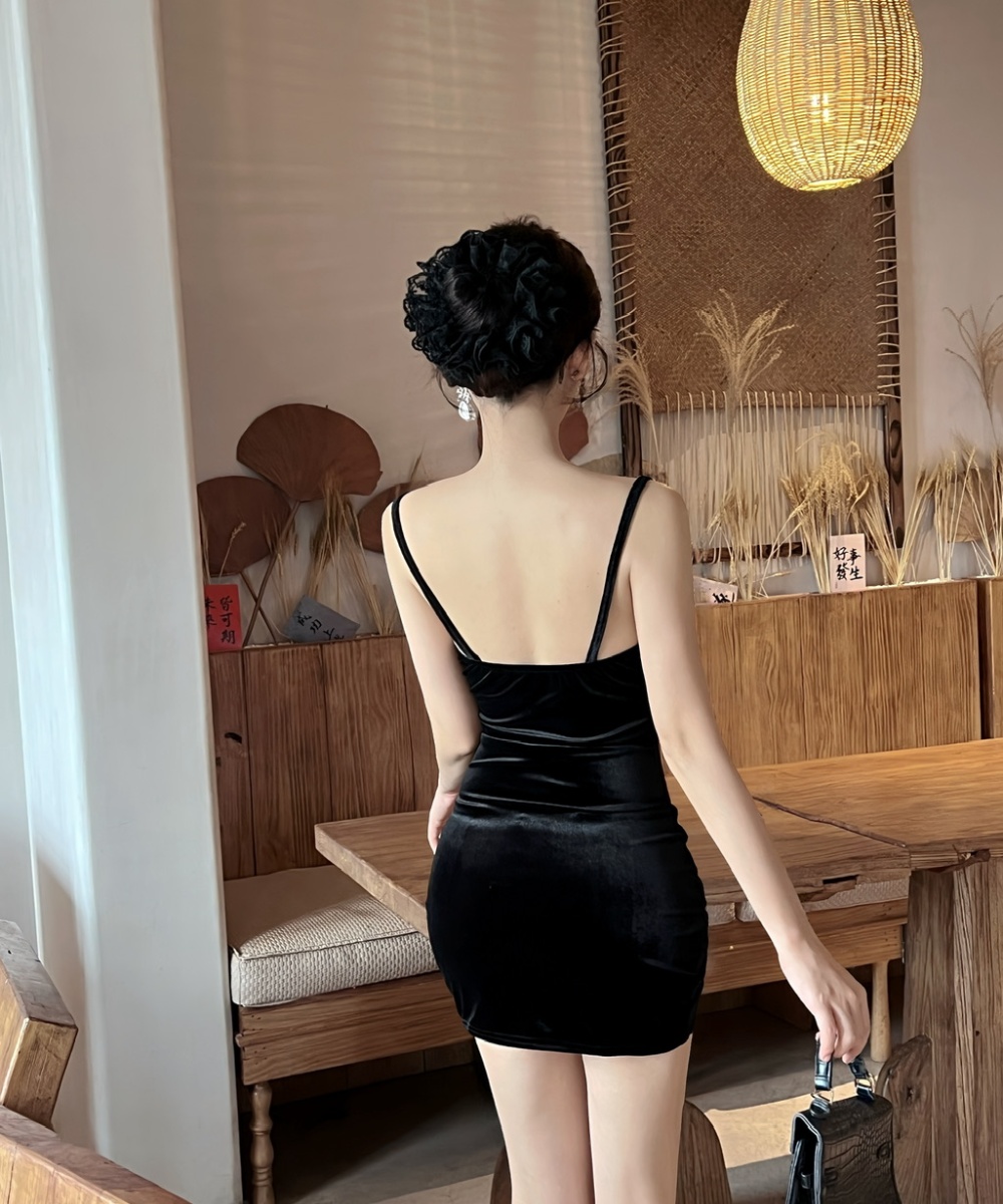 Low-cut strapless golden velvet short bottoming dress