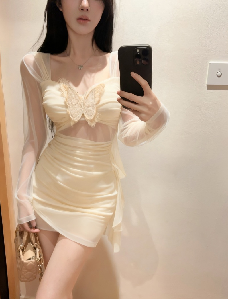 Strapless long sleeve low-cut short package hip dress