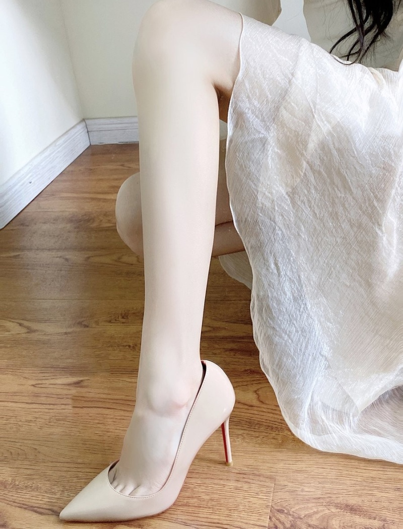 Fine-root pointed high-heeled shoes hollow shoes