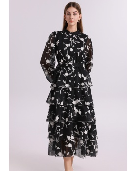 Cake France style court style with belt dress