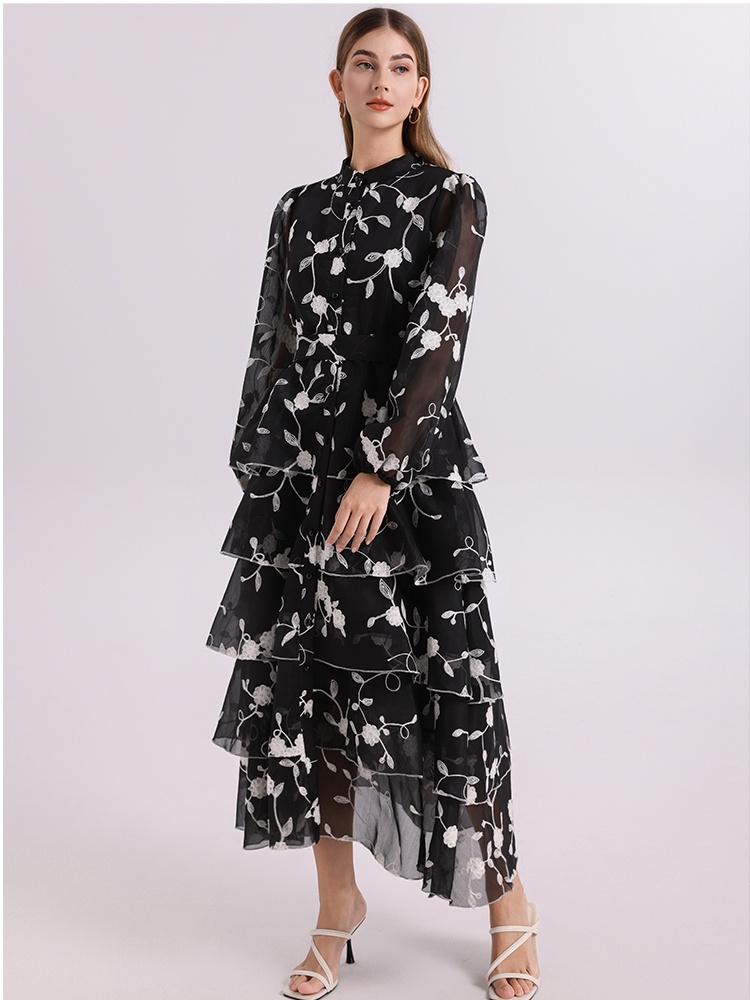 Cake France style court style with belt dress