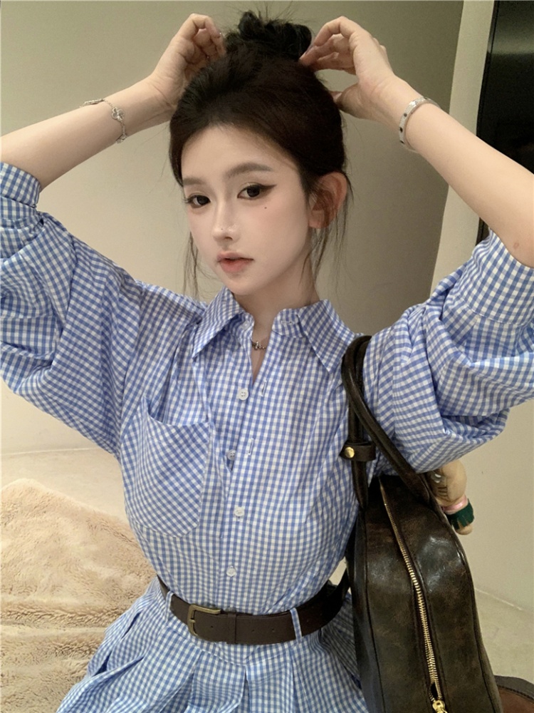 Pinched waist blue-white dress shoulder pads shirt for women