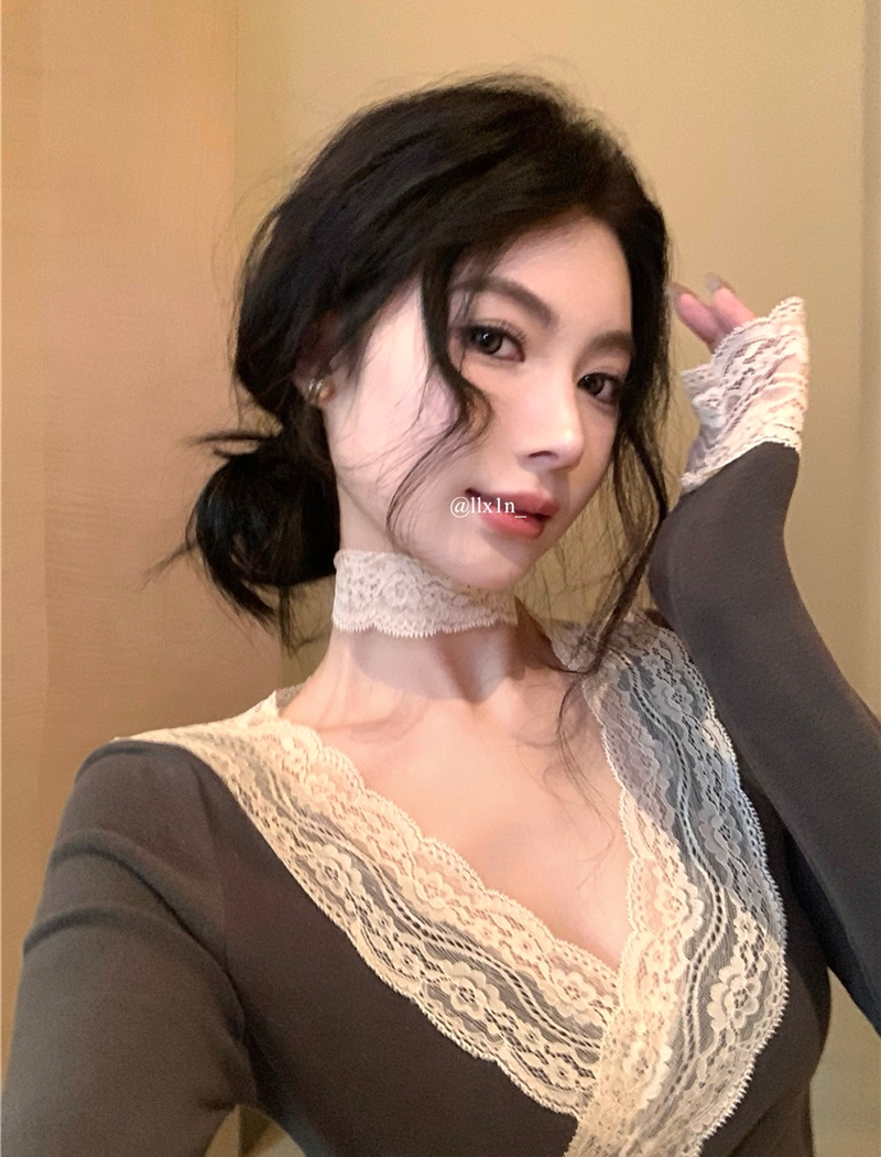 Slim retro sexy T-shirt lace V-neck enticement tops