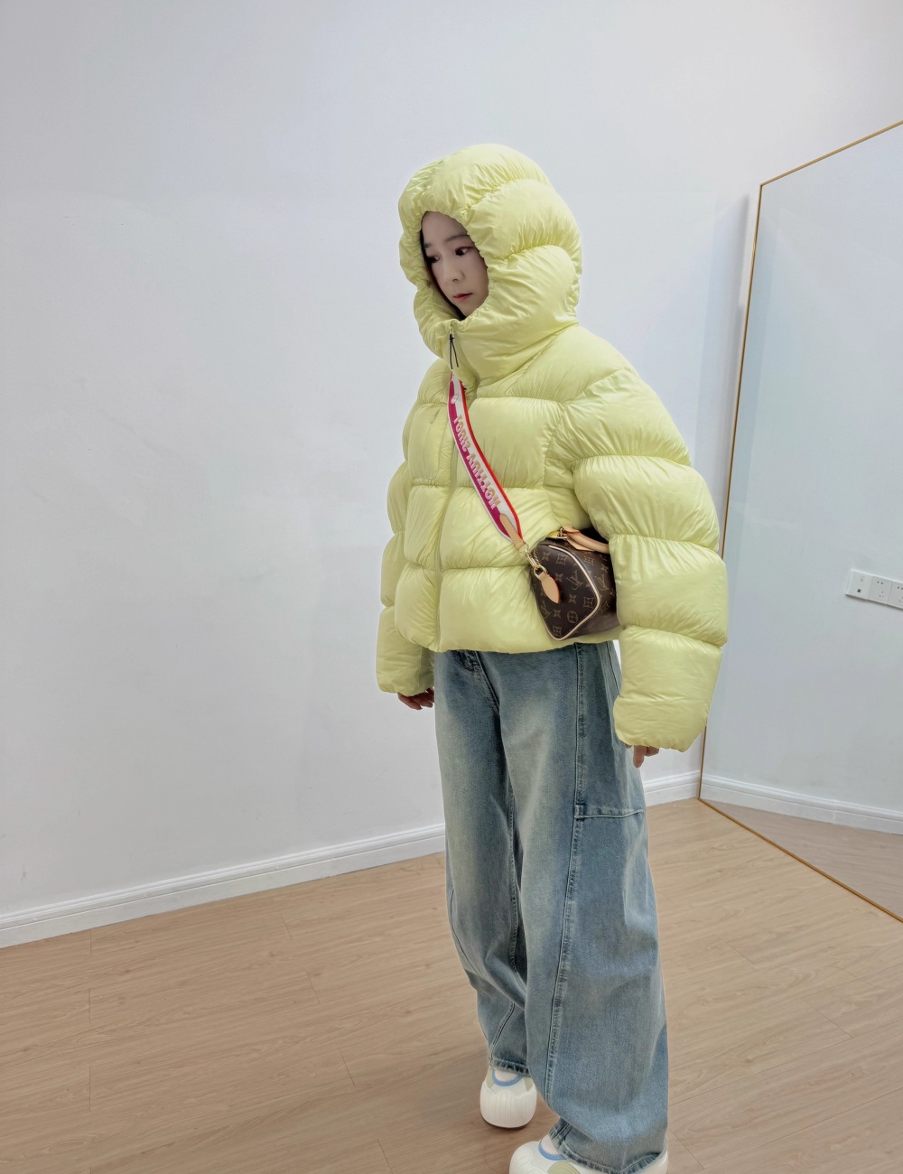 Hooded bud hat short thick down coat