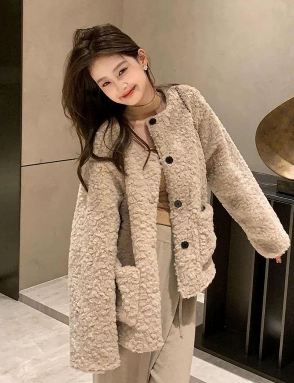Short round neck coat lamb fur lambs wool tops for women