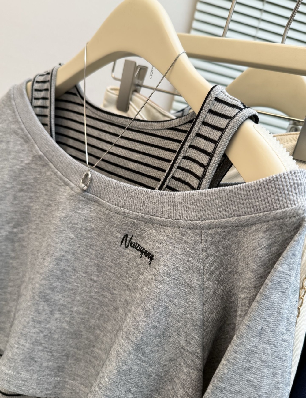 Sloping shoulder tops gray vest 2pcs set for women