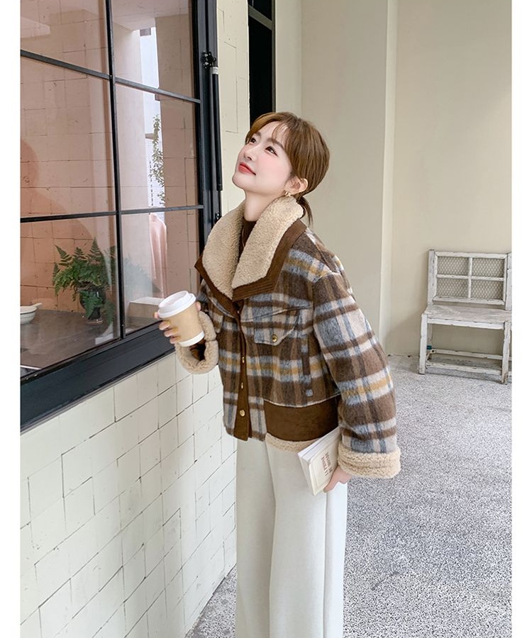 Mixed colors short tops thick thermal coat for women