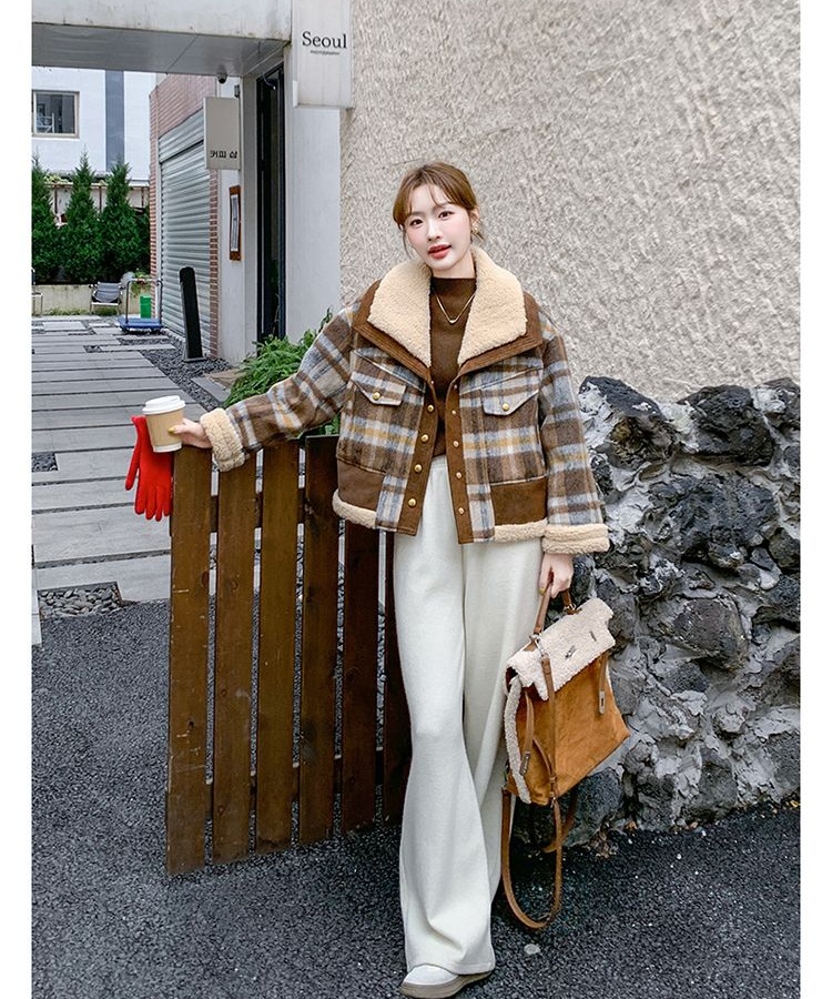 Mixed colors short tops thick thermal coat for women