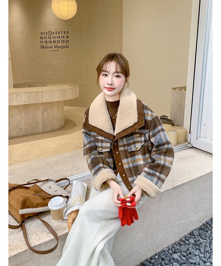 Mixed colors short tops thick thermal coat for women