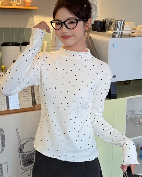 Gray bottoming shirt inside the ride tops for women