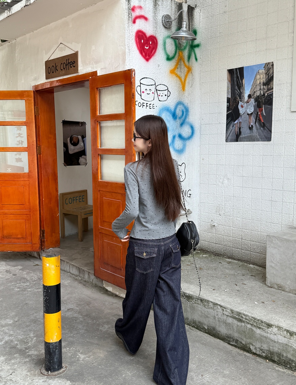 Gray bottoming shirt inside the ride tops for women