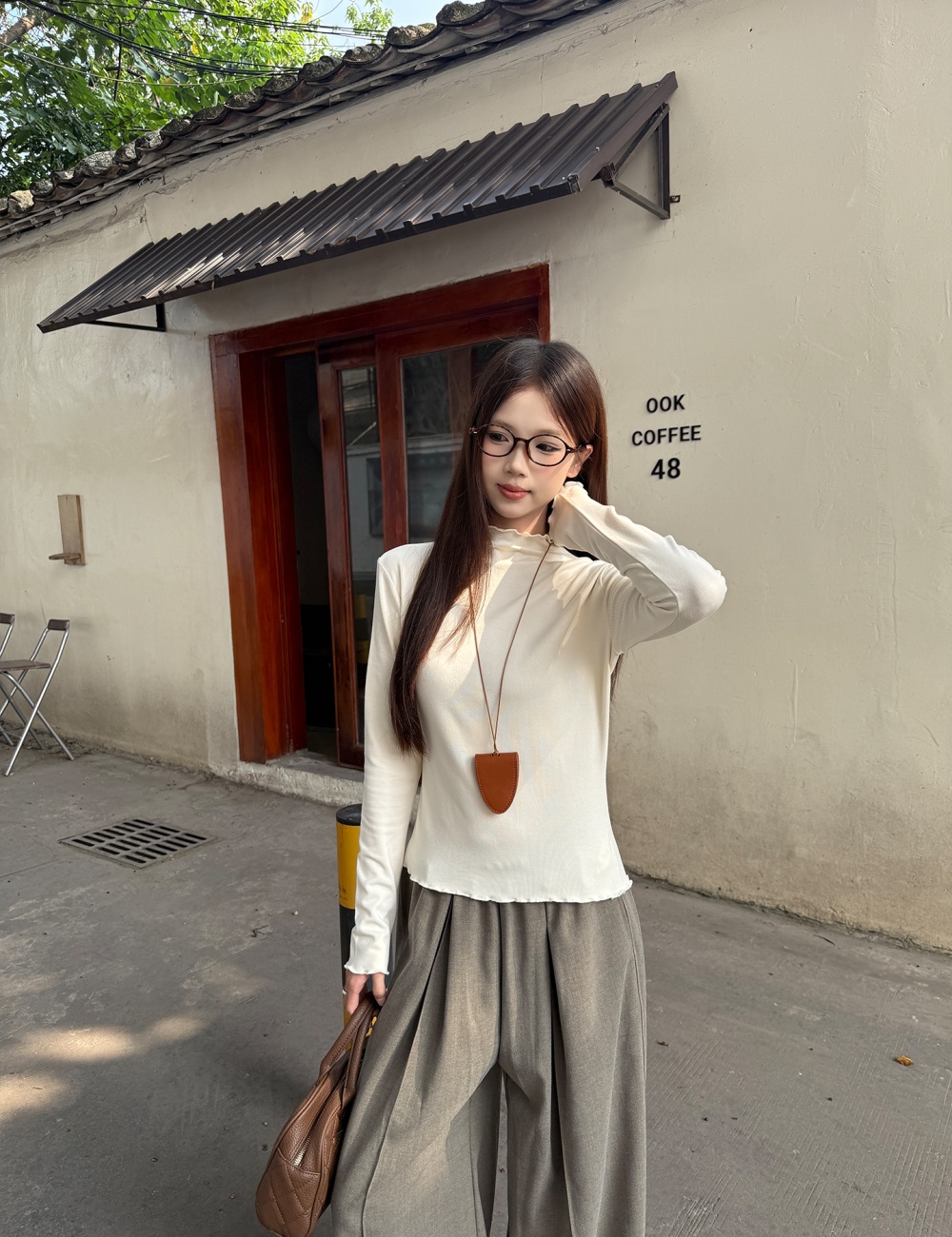 Gray bottoming shirt inside the ride tops for women