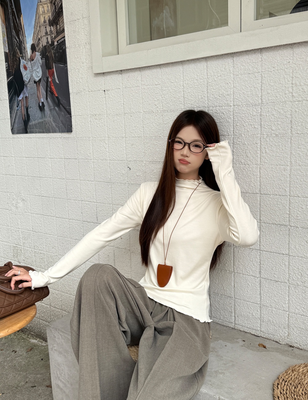 Gray bottoming shirt inside the ride tops for women