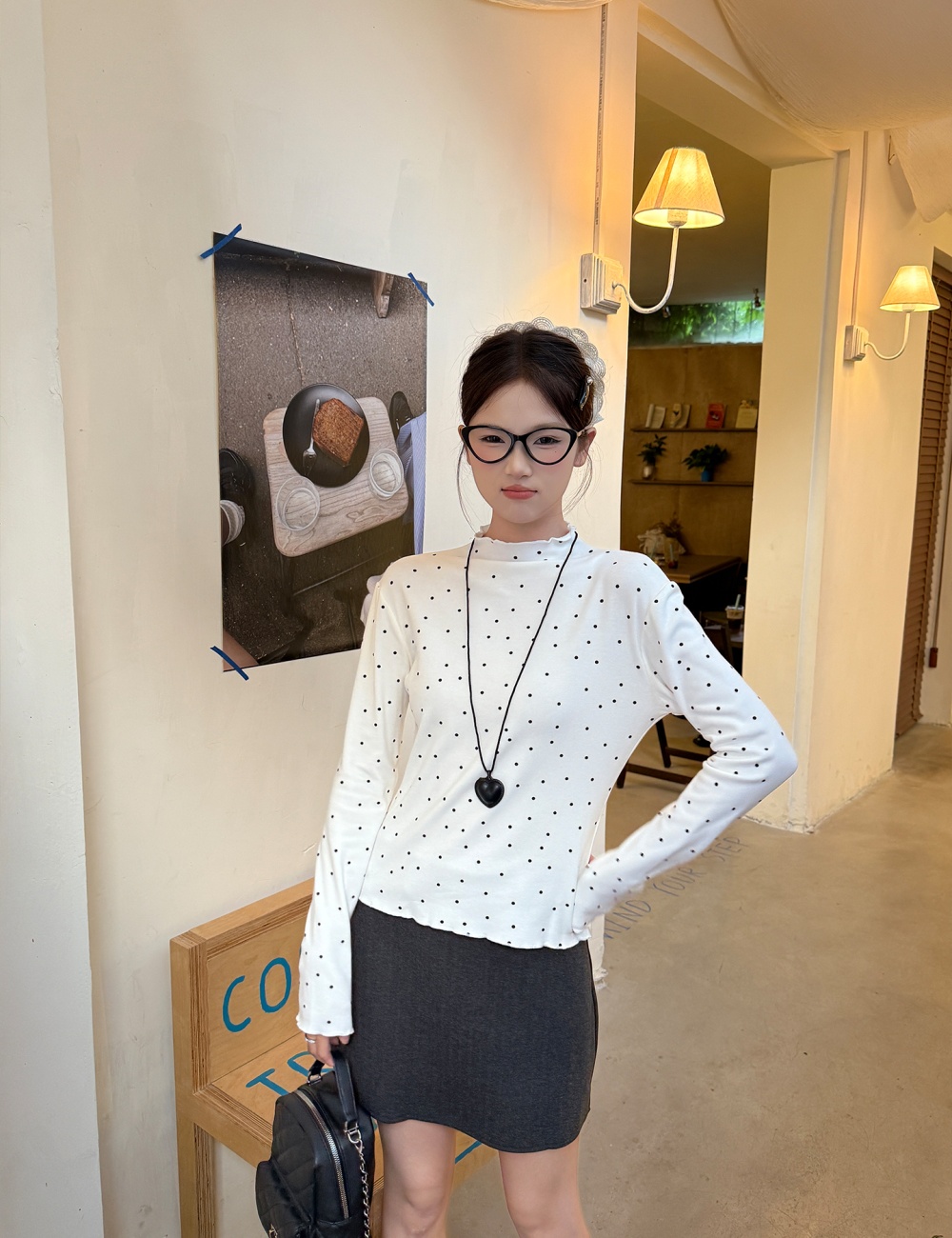 Gray bottoming shirt inside the ride tops for women