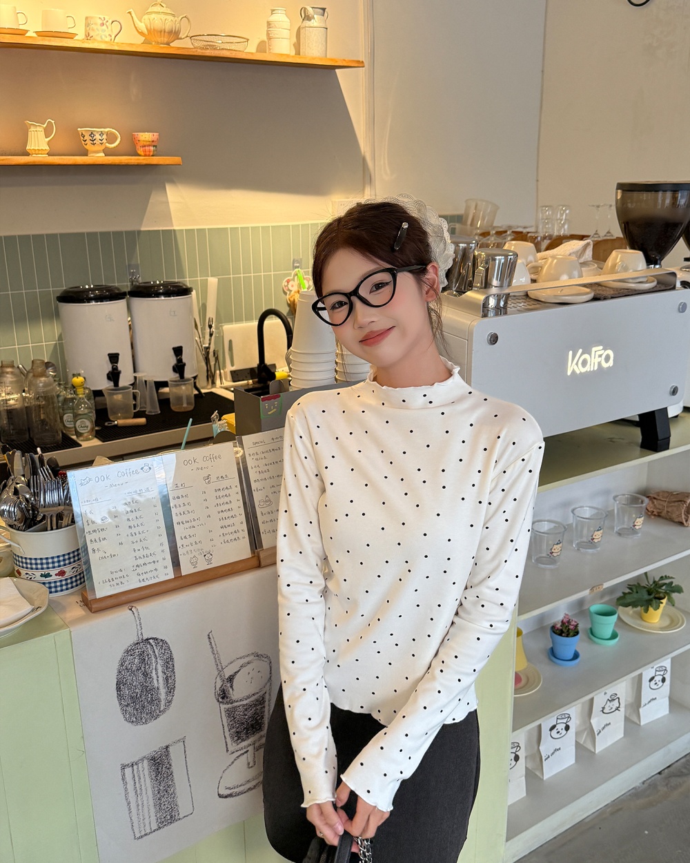 Gray bottoming shirt inside the ride tops for women