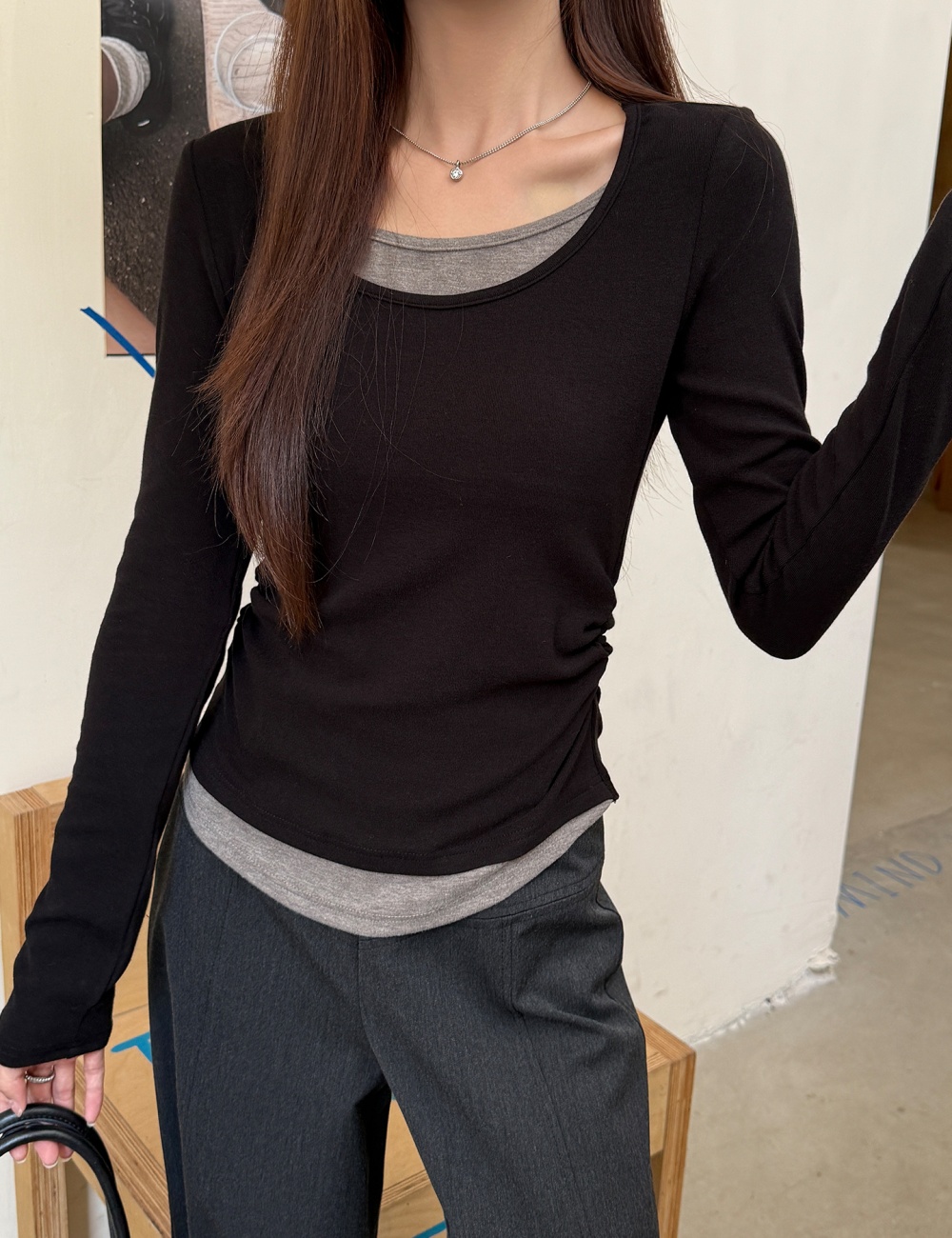 Pinched waist fold T-shirt navy-blue bottoming shirt