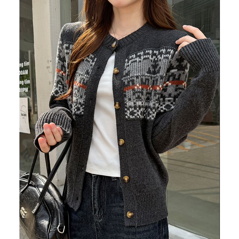 Round neck autumn bottoming shirt retro cardigan