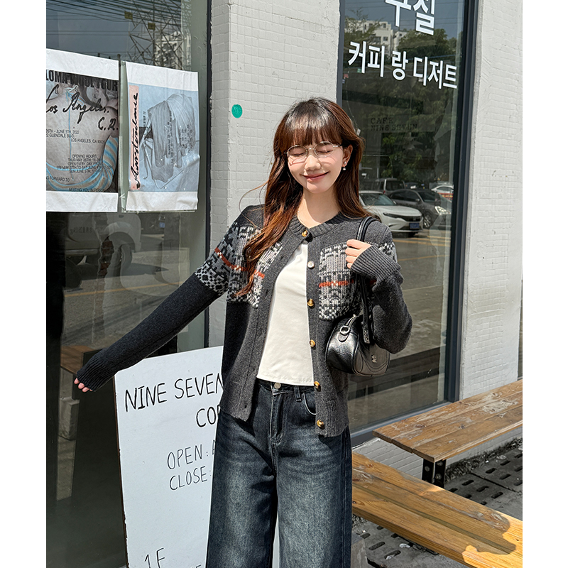 Round neck autumn bottoming shirt retro cardigan