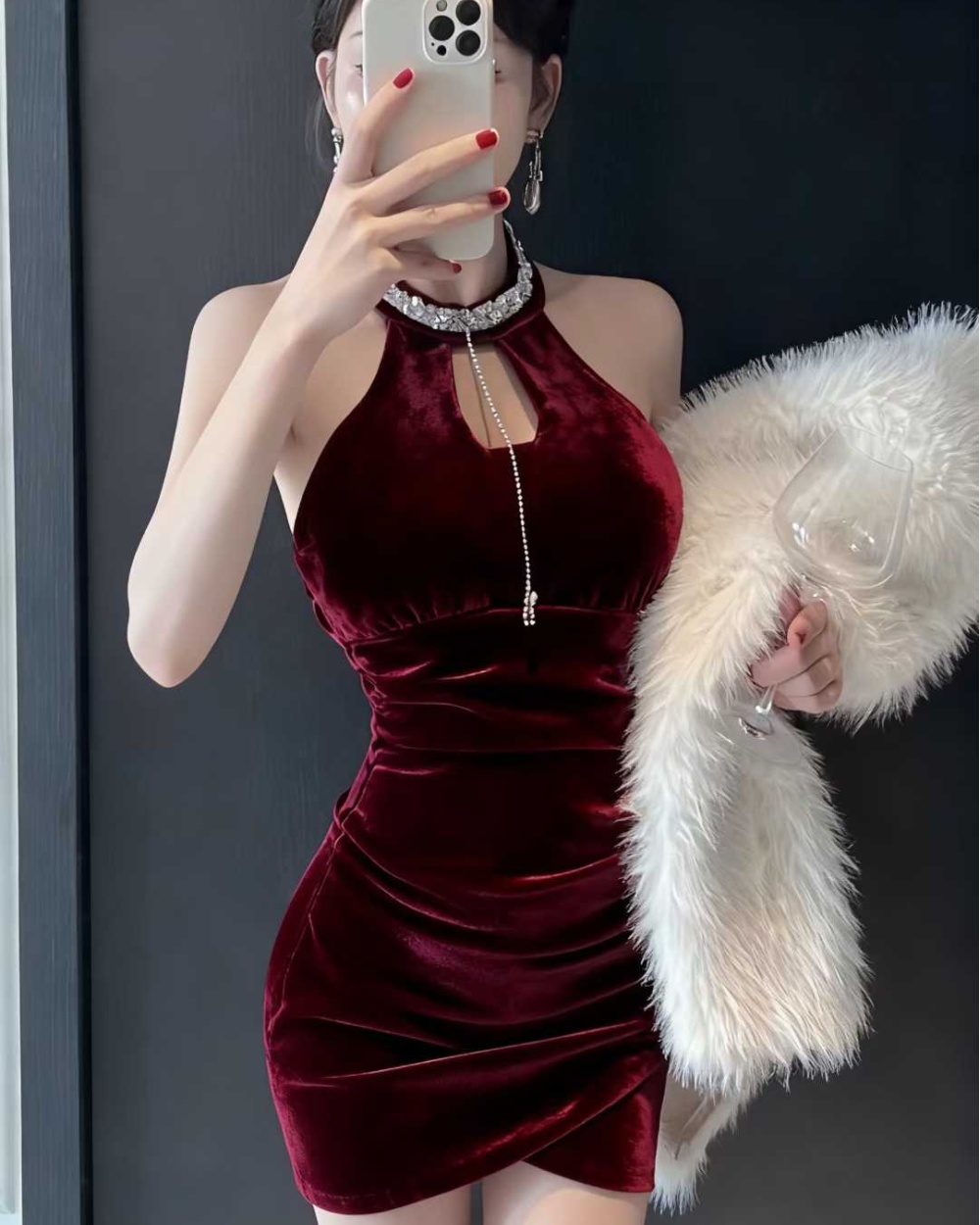 Slim velvet bottoming inside the ride halter dress