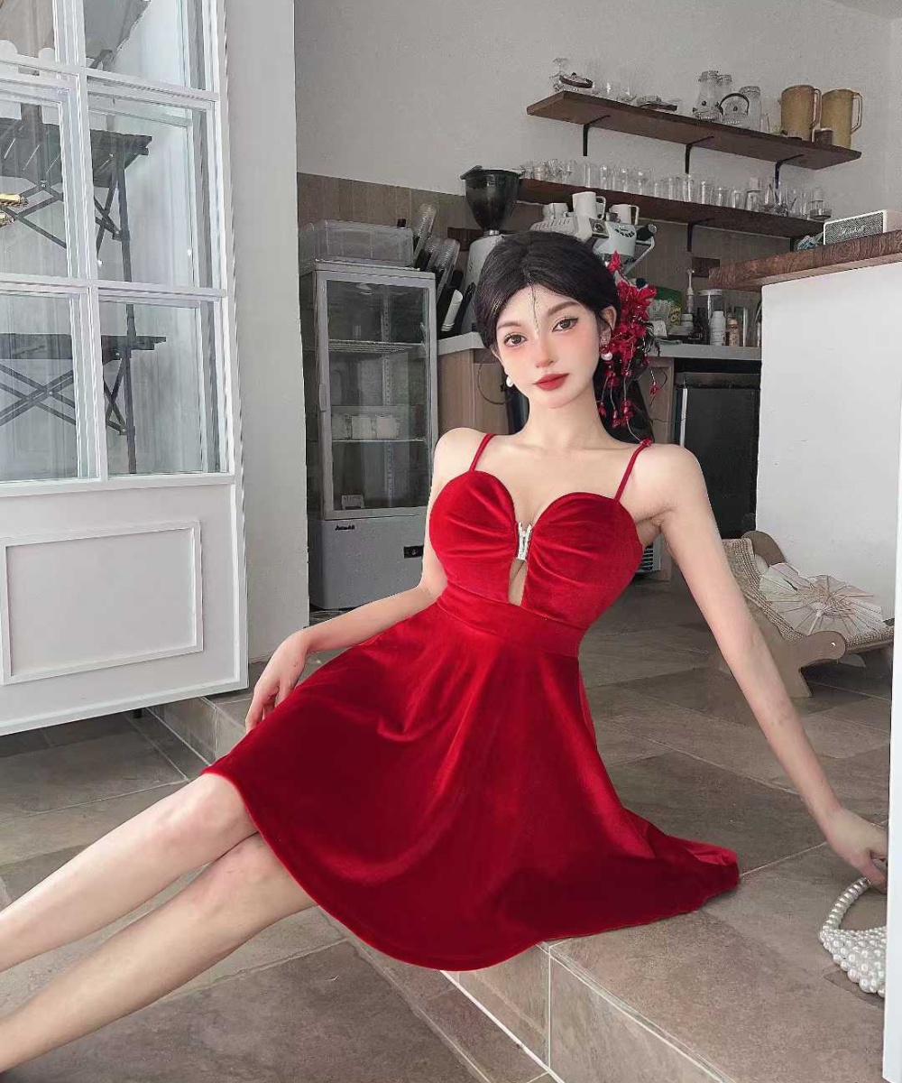 Short low-cut sling pinched waist big skirt dress