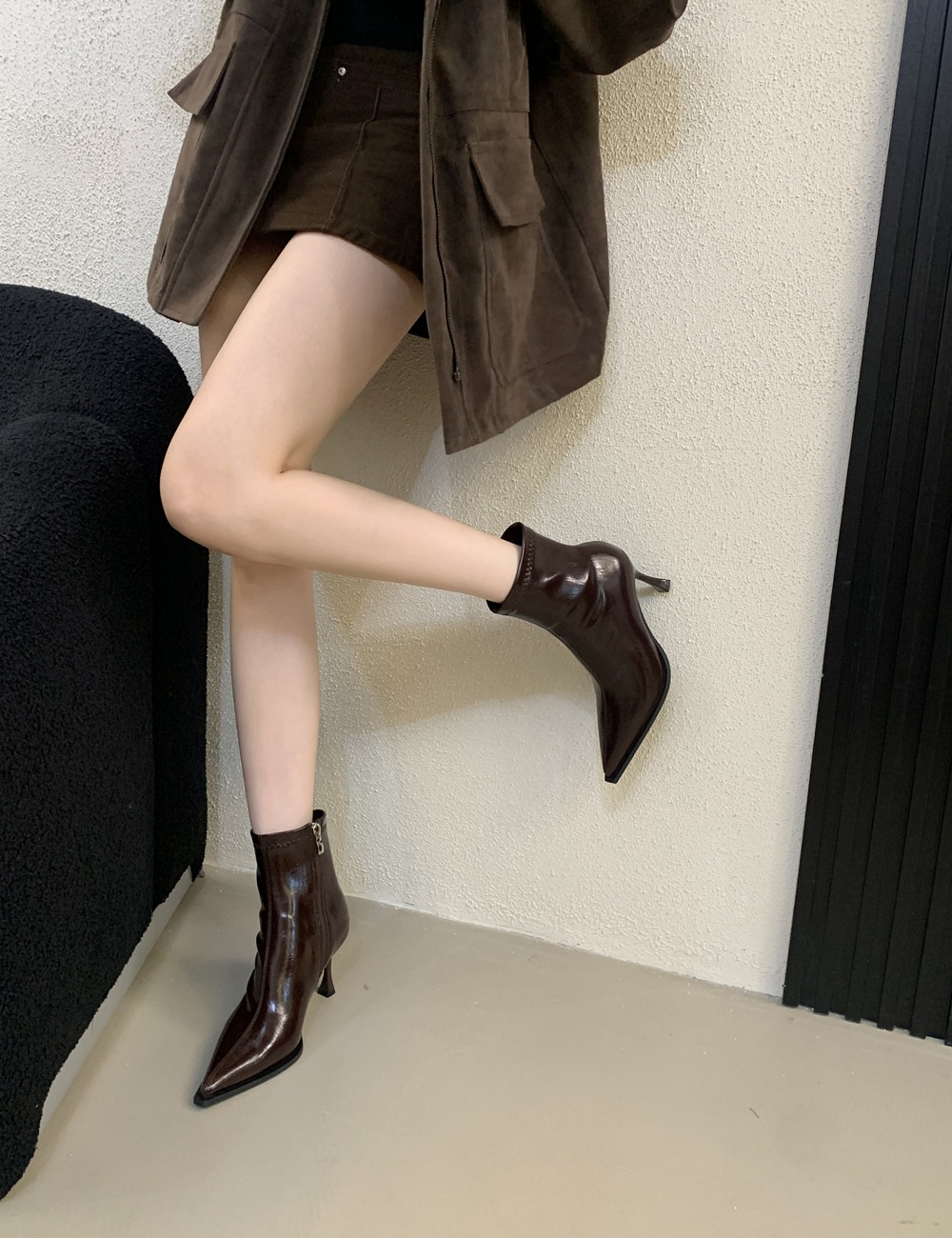 Pointed fine-root boots brown short boots for women