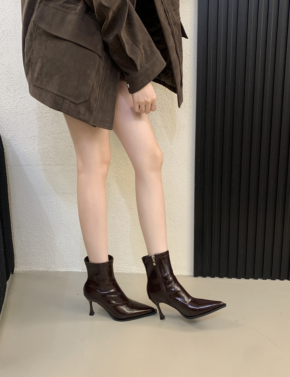 Pointed fine-root boots brown short boots for women