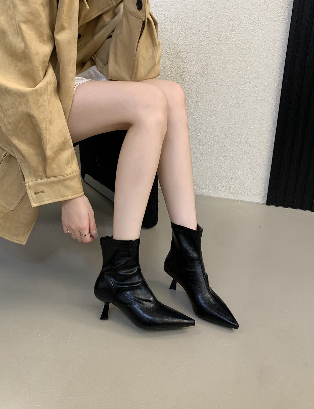 Pointed winter boots European style short boots