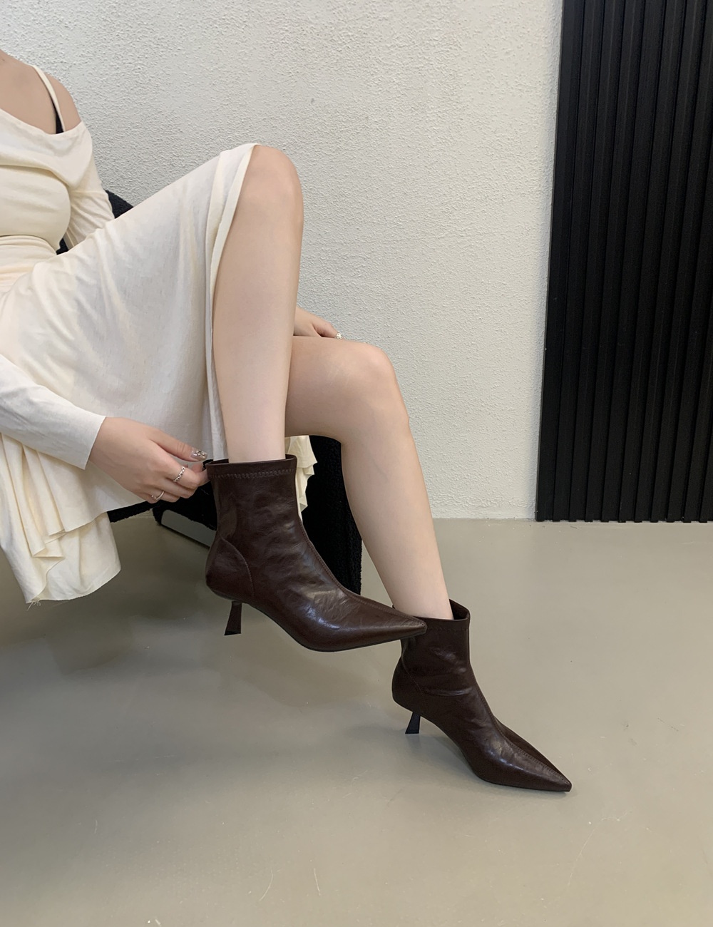 Pointed winter boots European style short boots
