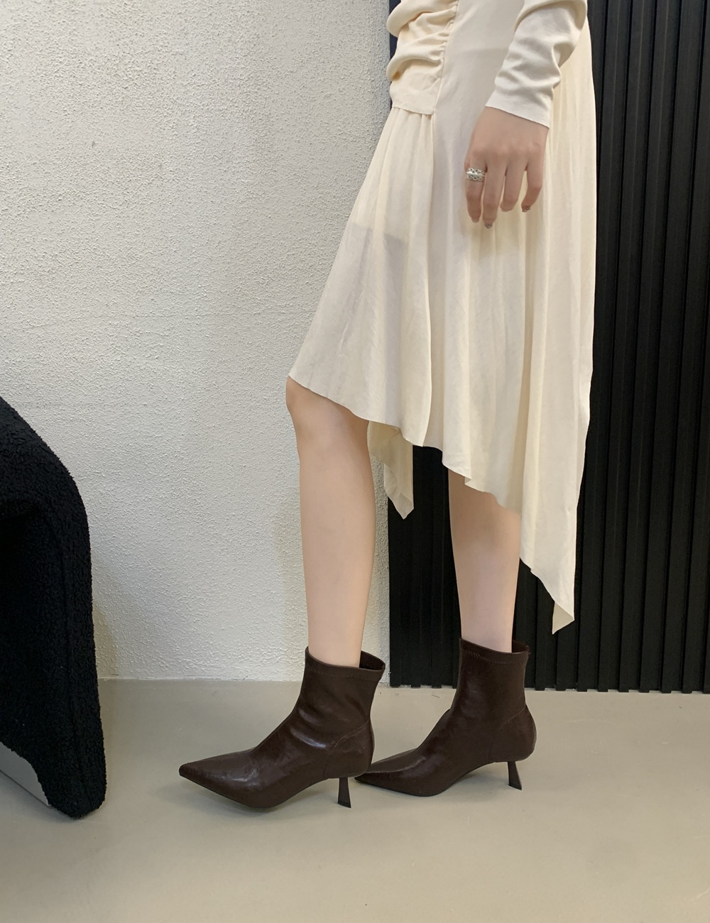 Pointed winter boots European style short boots