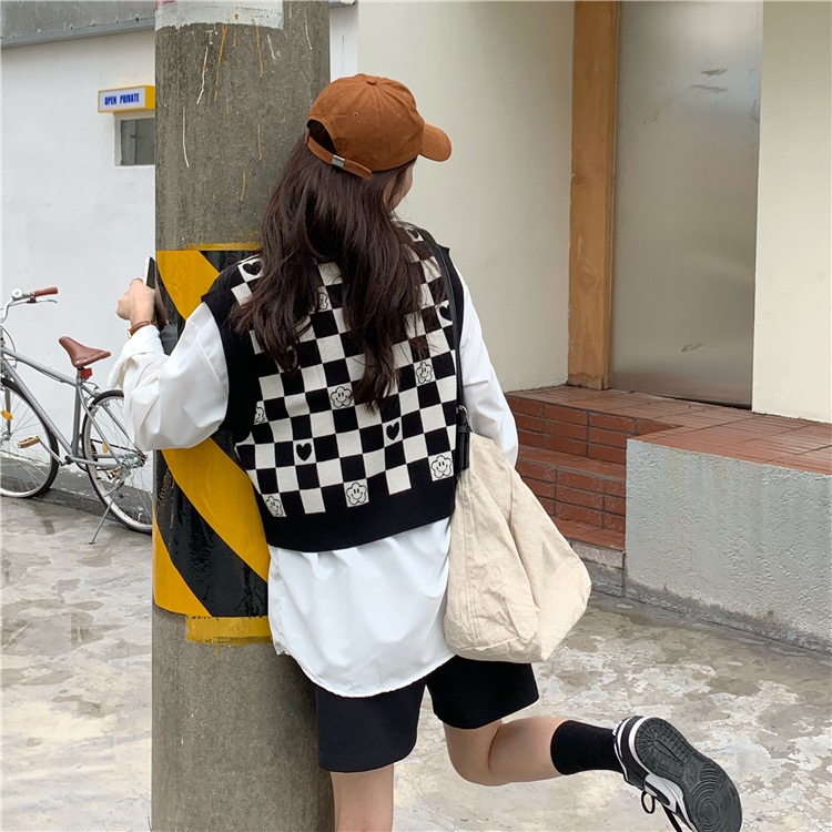 Outside the ride knitted sweater short autumn vest