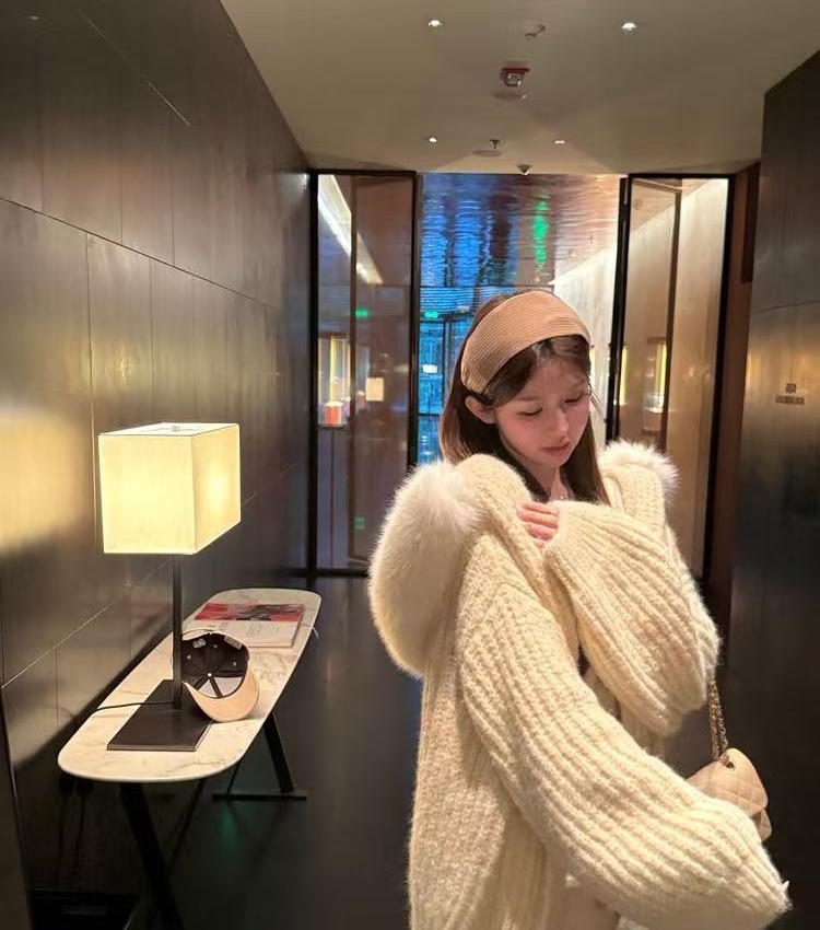 Autumn and winter sweater coat for women