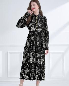 Embroidered lace pinched waist single-breasted dress