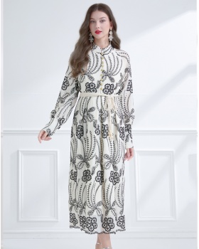 Cstand collar autumn lantern sleeve embroidered dress
