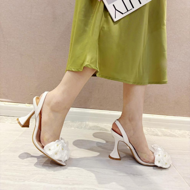 Flowers white pointed summer sandals