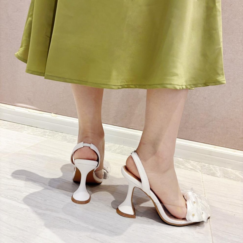 Flowers white pointed summer sandals