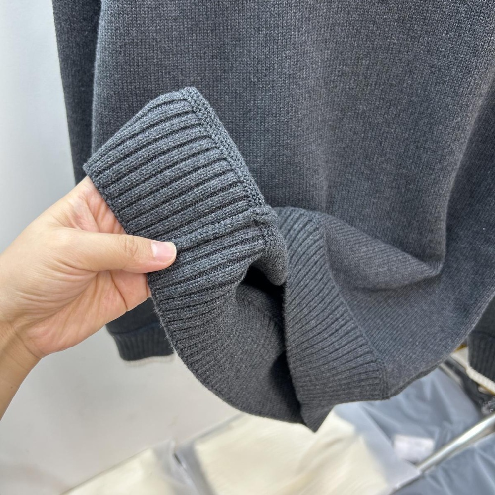 Wears outside loose round neck pullover Korean style sweater