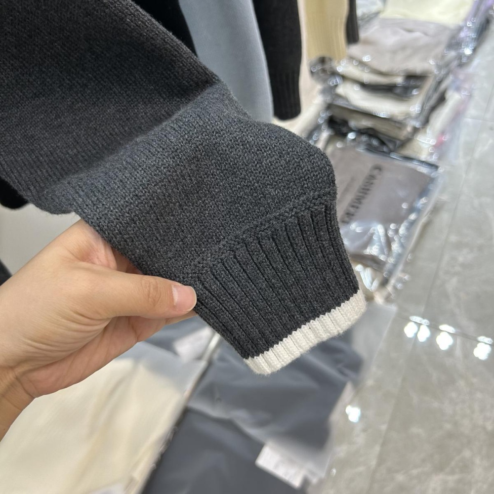 Wears outside loose round neck pullover Korean style sweater