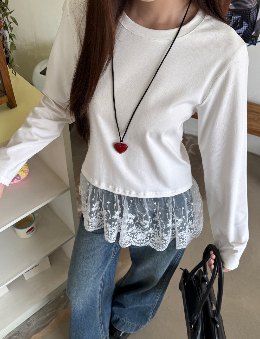 Lace hem bottoming shirt inside the ride tops for women