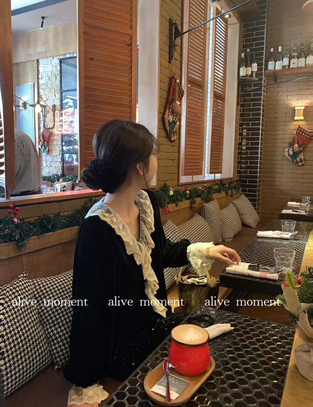 V-neck lace velvet temperament sweet tops