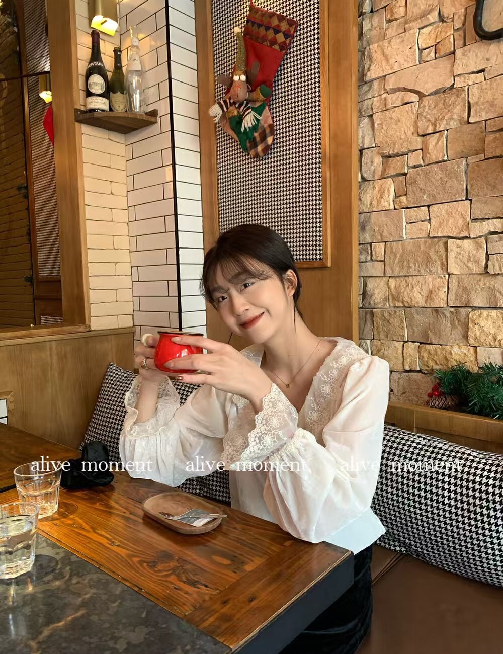 V-neck lace velvet temperament sweet tops