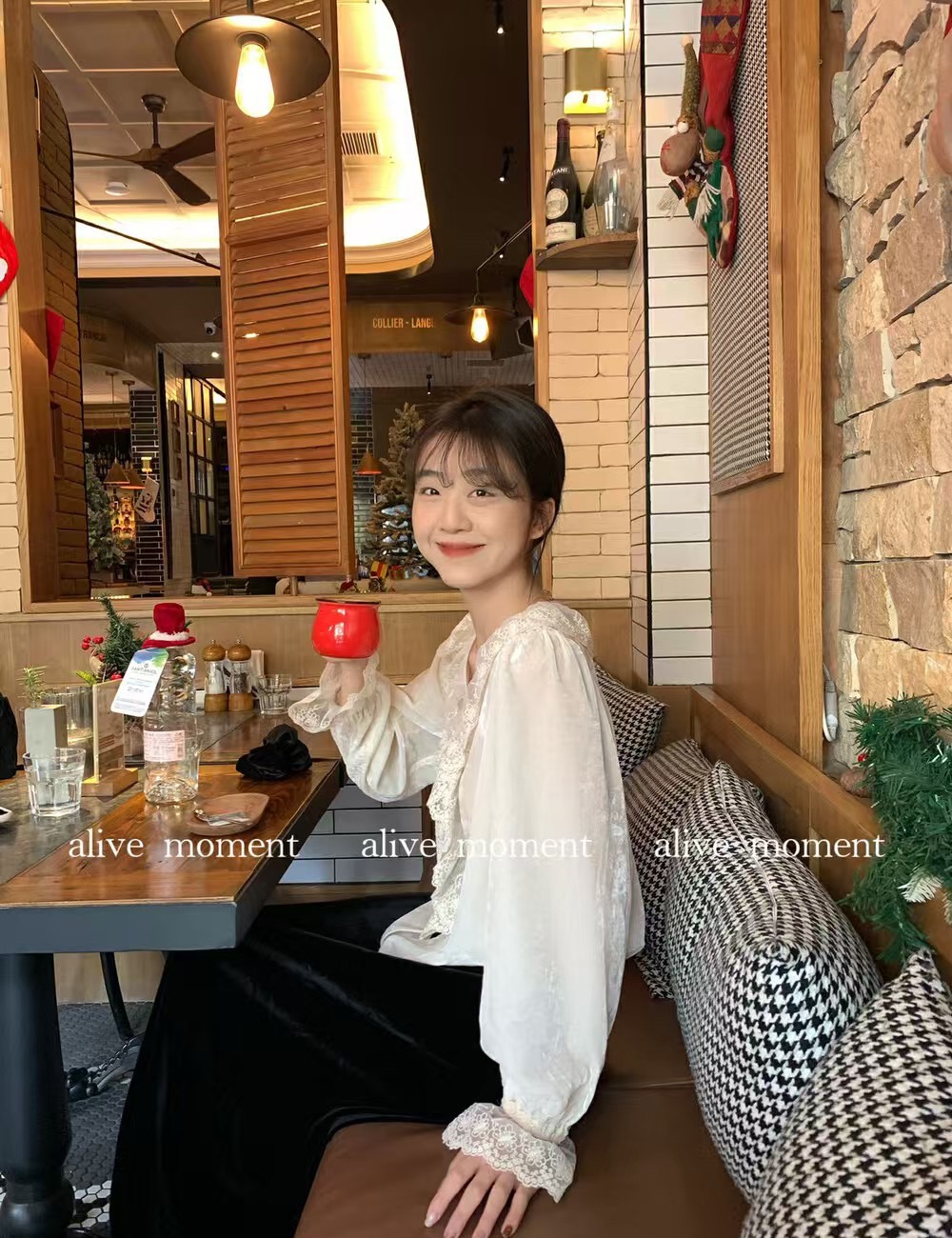 V-neck lace velvet temperament sweet tops