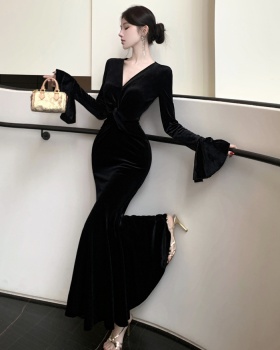 Velvet temperament mermaid V-neck light luxury dress