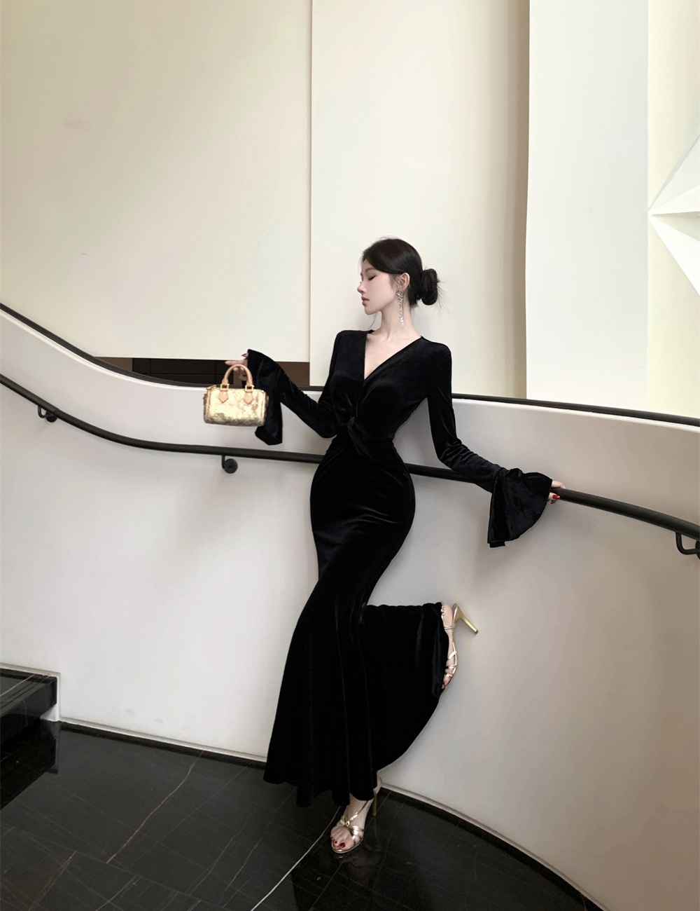 Velvet temperament mermaid V-neck light luxury dress