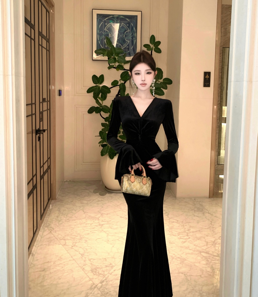 Velvet temperament mermaid V-neck light luxury dress