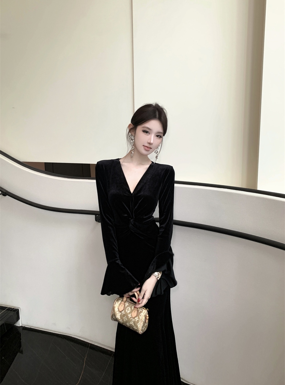 Velvet temperament mermaid V-neck light luxury dress