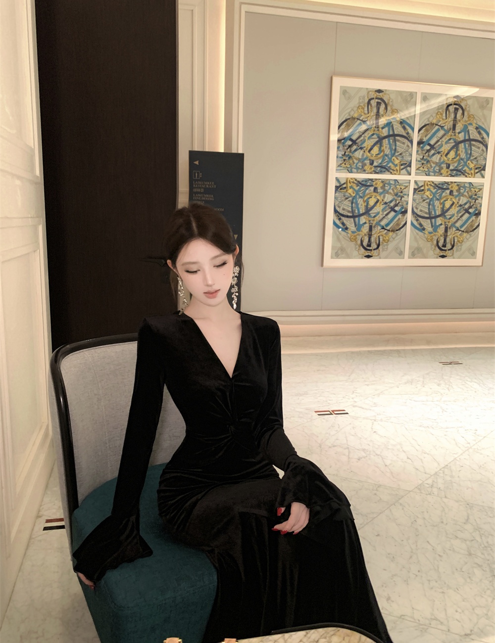 Velvet temperament mermaid V-neck light luxury dress